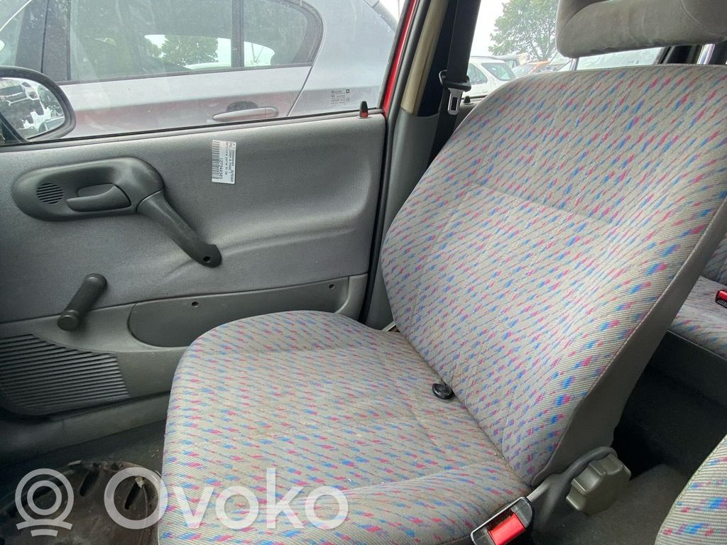 Opel Corsa B Etumatkustajan istuin 