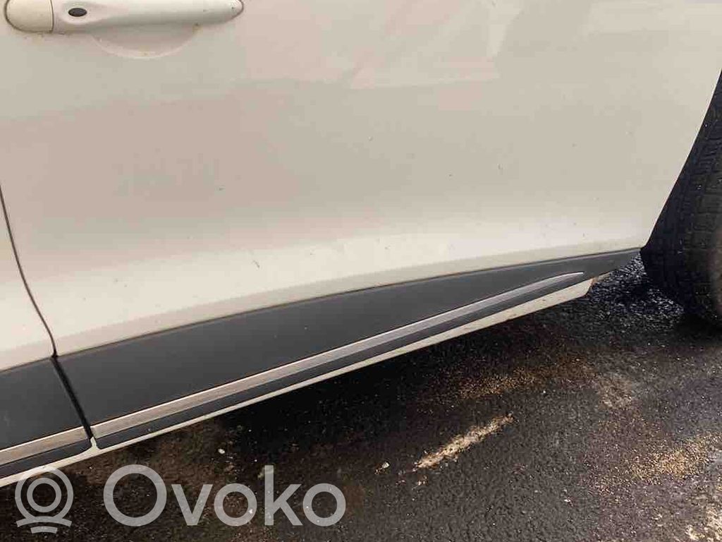 Renault Clio IV Rivestimento della portiera anteriore (modanatura) 