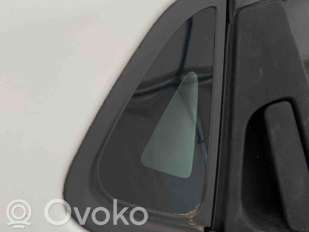 Renault Clio IV Rear side window 