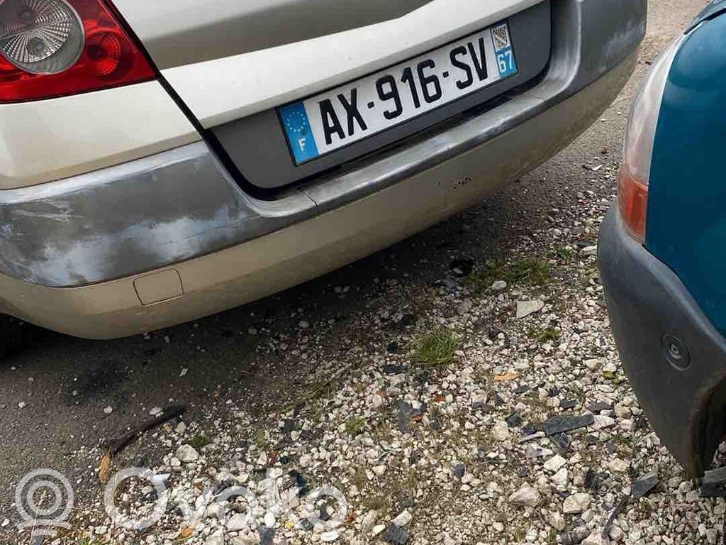 Renault Megane II Parachoques 