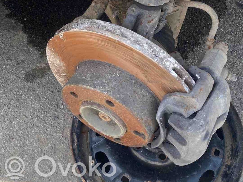 Nissan Interstar Achsschenkel vorne 