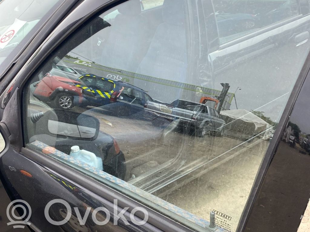 Fiat Punto (176) Geam ușă față patru uși 
