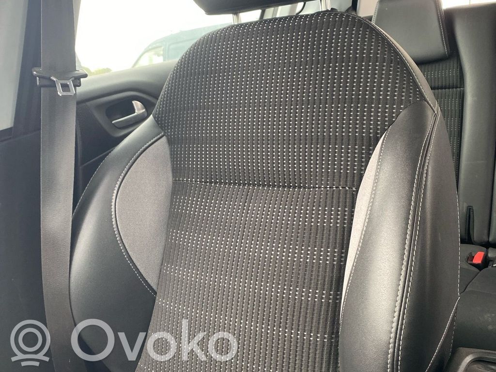 Peugeot 2008 I Etumatkustajan istuin