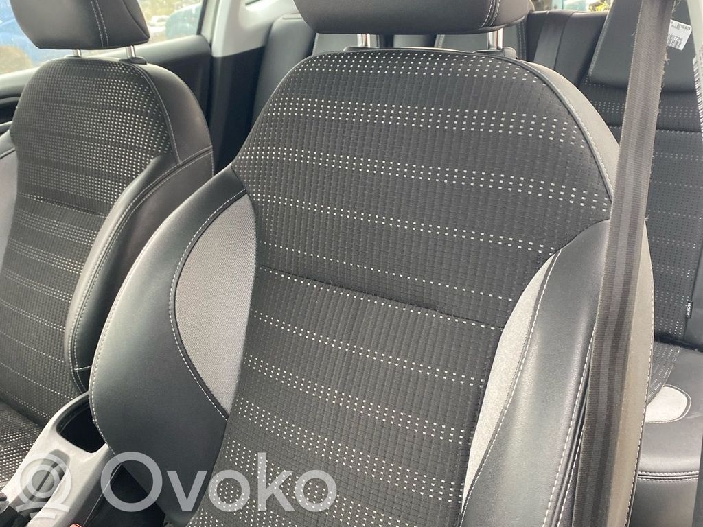 Peugeot 2008 I Fotel przedni kierowcy