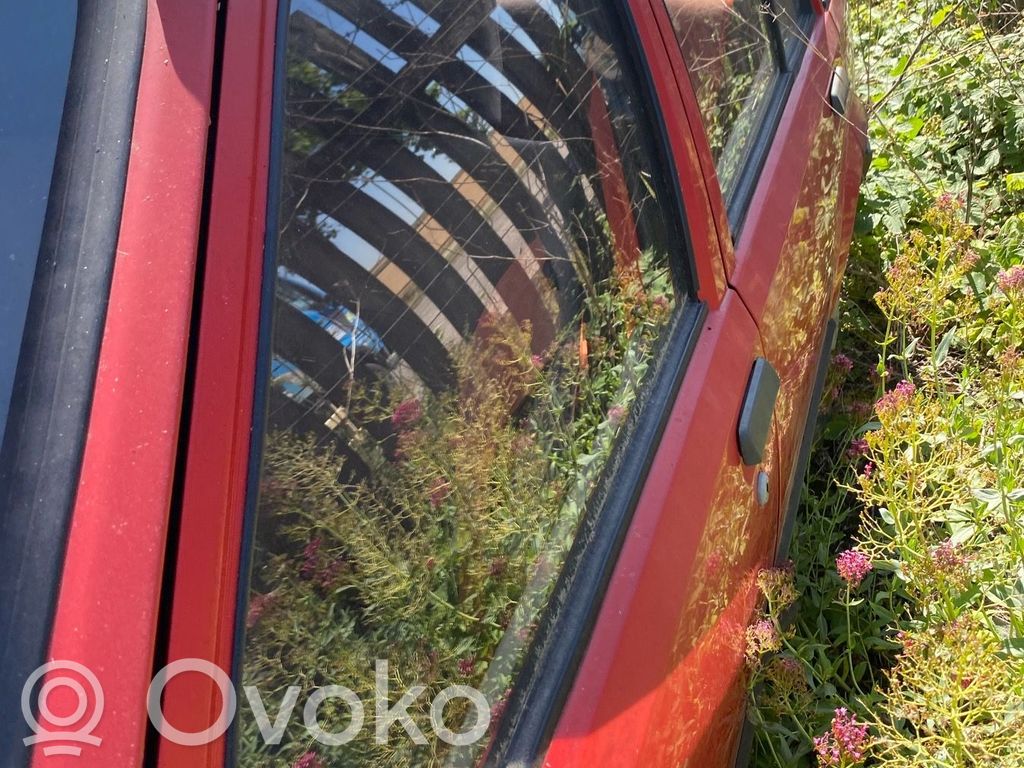 Opel Corsa A Luna de la puerta delantera cuatro puertas 
