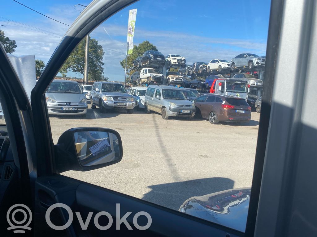 Mercedes-Benz Vito Viano W639 Vetro del finestrino della portiera anteriore - quattro porte