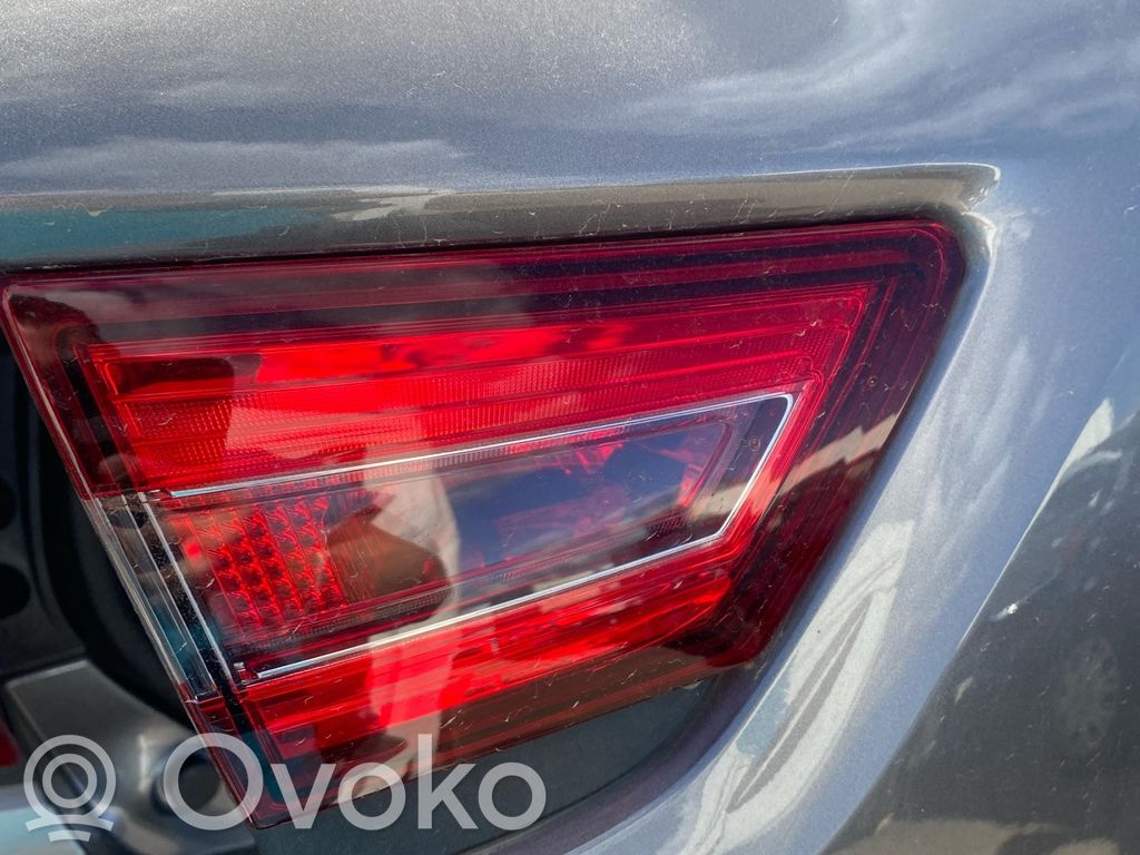Renault Clio IV Luci posteriori del portellone del bagagliaio 