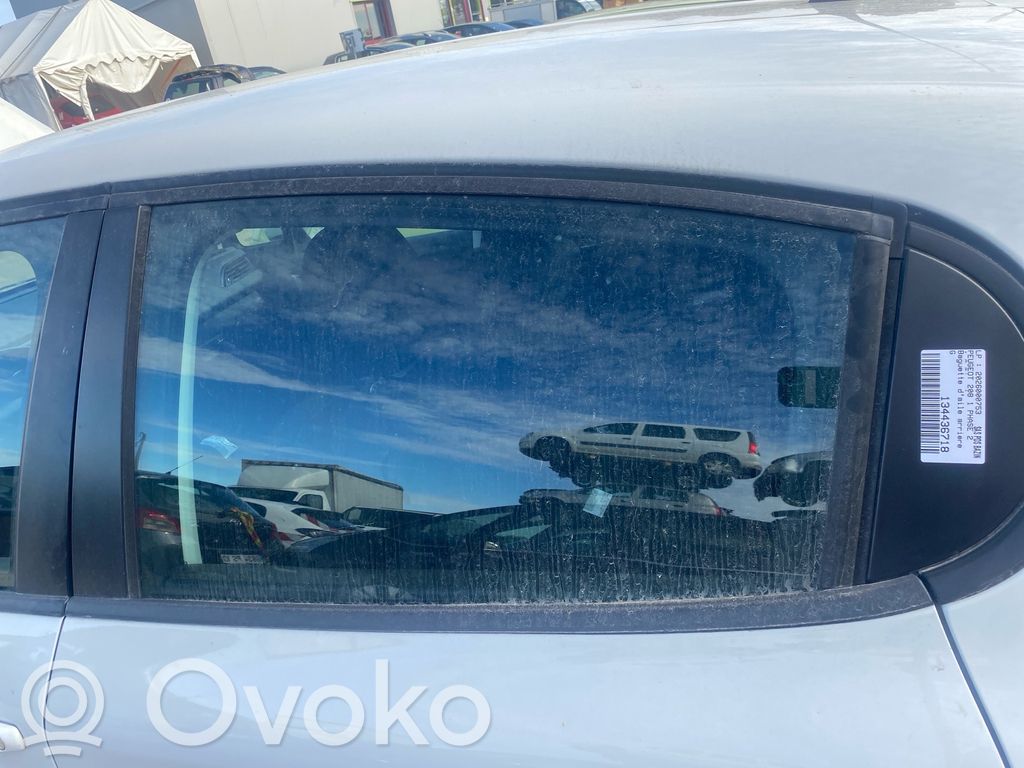 Peugeot 208 I Szyba drzwi tylnych 