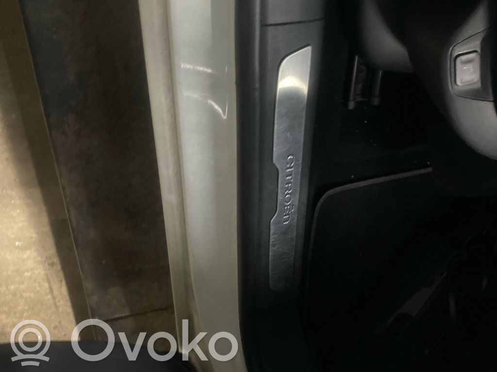 Citroen C4 II Picasso Gumowa uszczelka drzwi przednich 