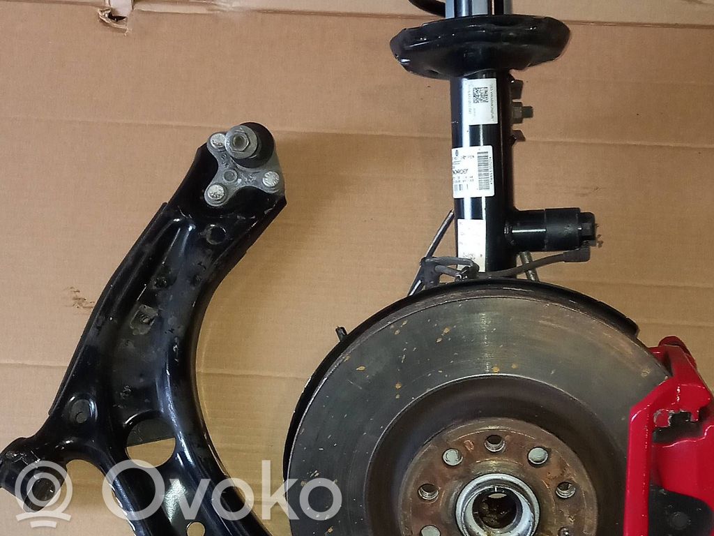 Volkswagen Golf VIII Zwrotnica koła przedniego 