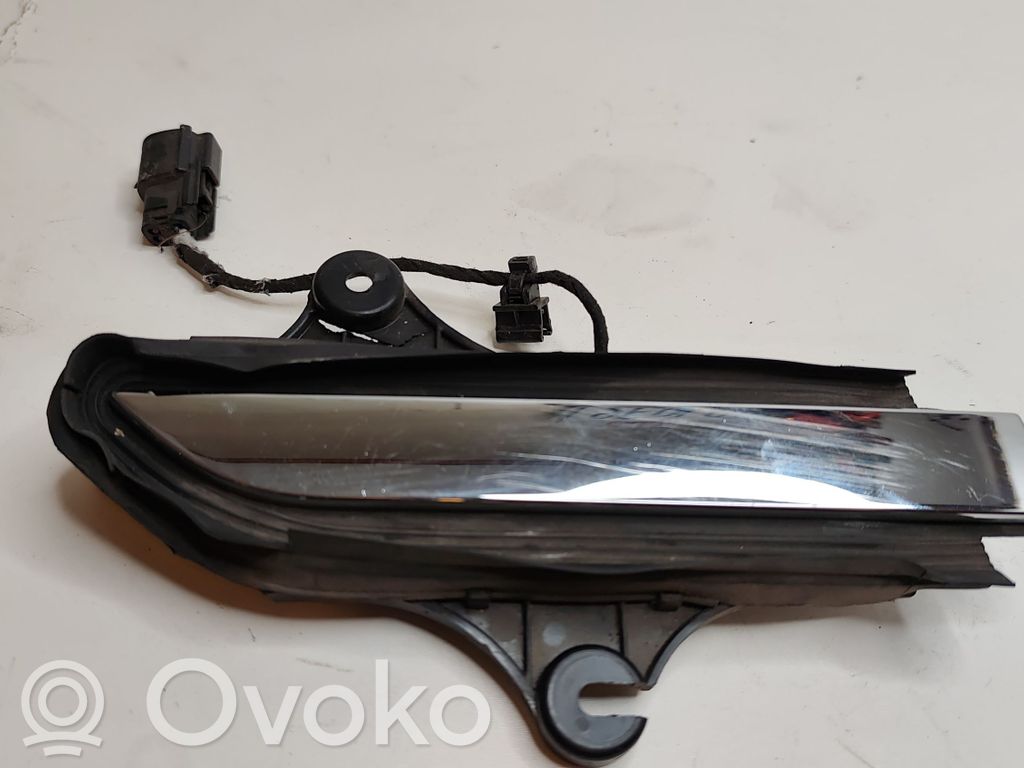 Tesla Model X Manecilla externa puerta delantera 
