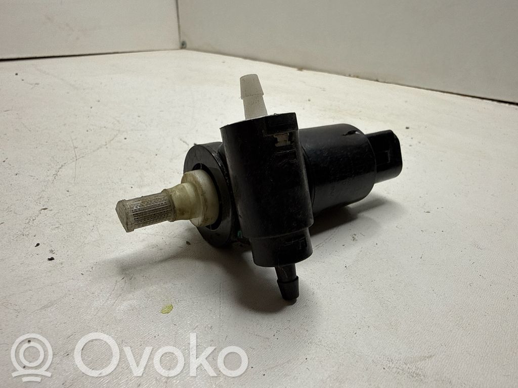 Dodge Durango Windscreen/windshield washer pump 