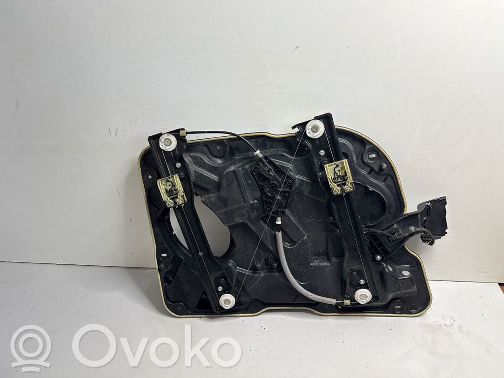 Mechanizm podnoszenia szyby przedniej bez silnika   68231062AC