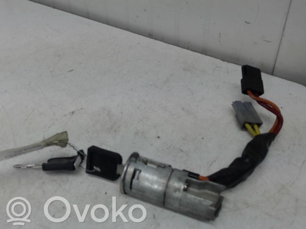 Renault Clio I Užvedimo spynelė 