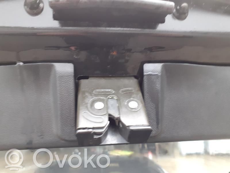 Mazda 3 I Aizmugurējā pārsega slēdzene 