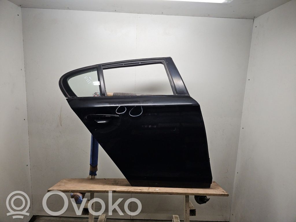 Rear door   41525A2A384