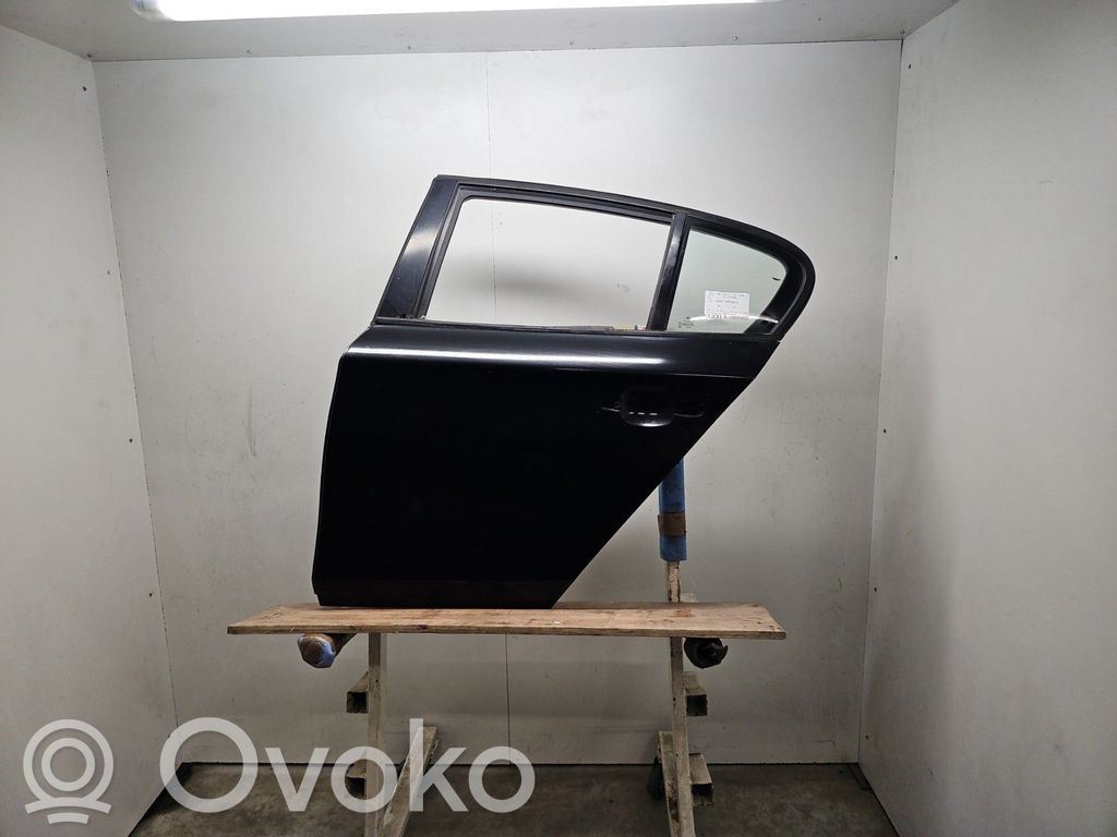 Rear door   41525A2A383