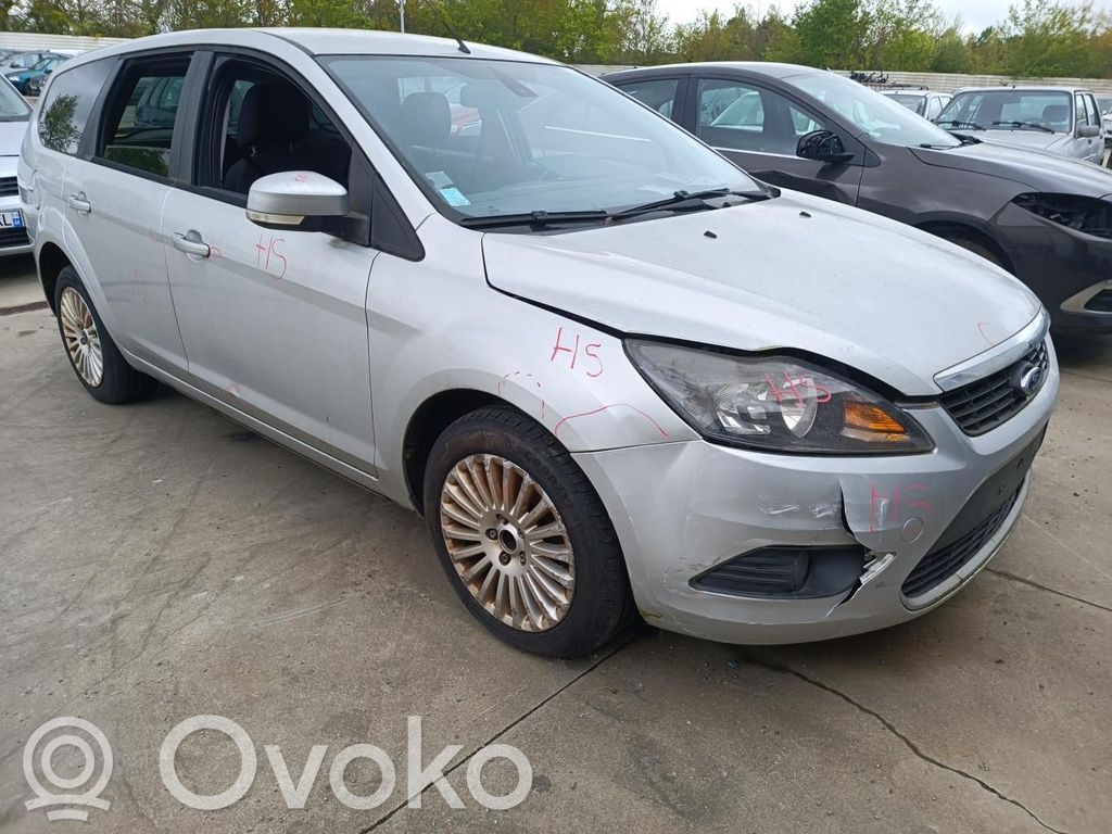 Ford Focus Priekšpusē slēdzene 