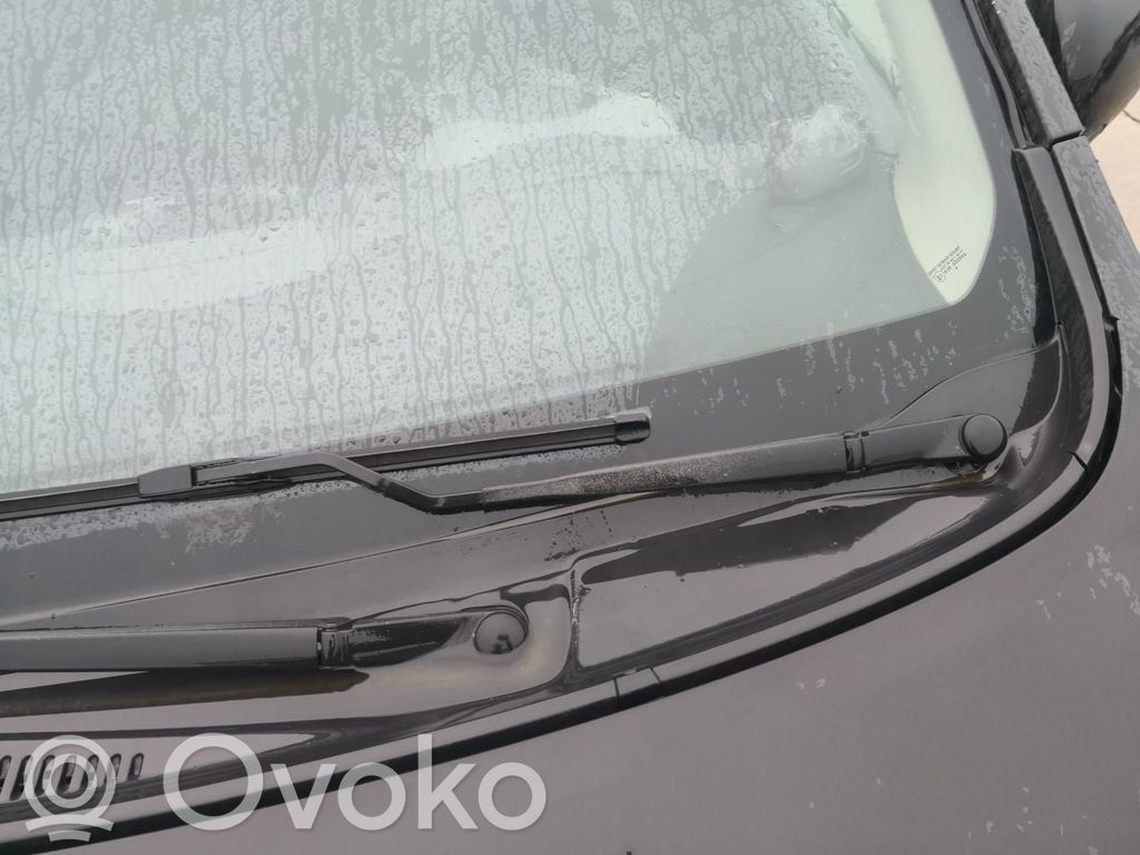 Nissan Note (E11) Front wiper blade arm 