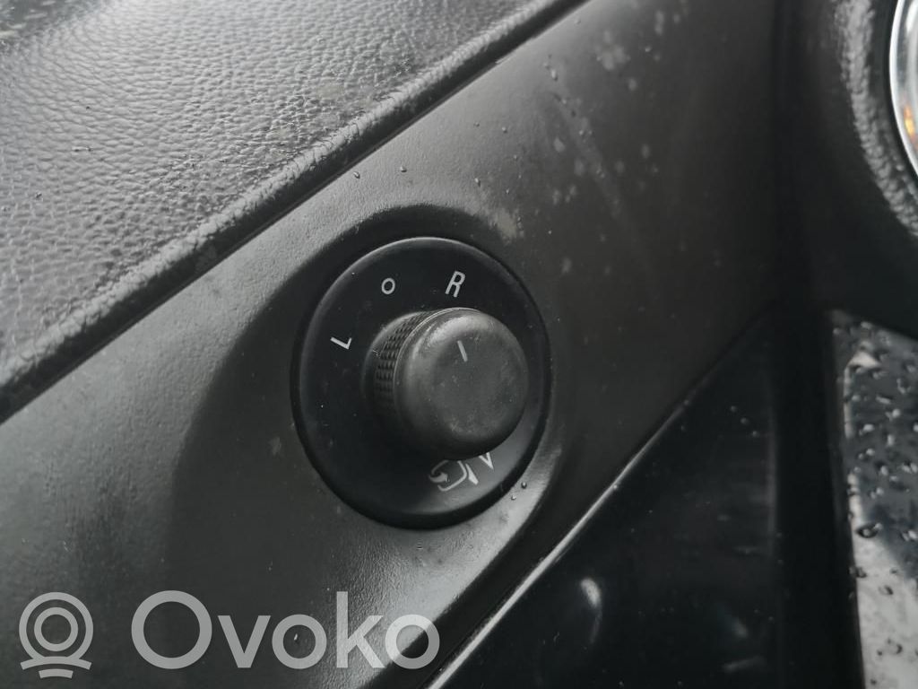 Chevrolet Orlando Wing mirror switch 
