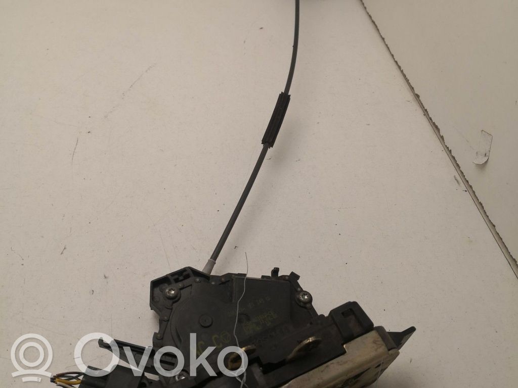Ford Focus Priekšpusē slēdzene 