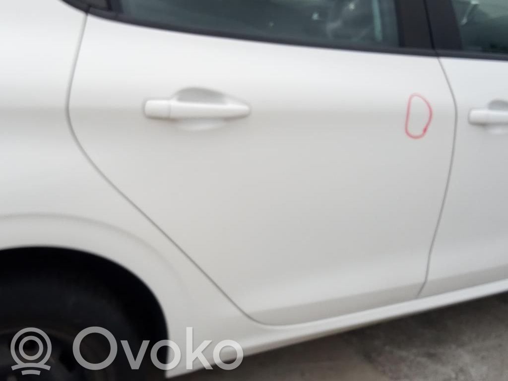 Peugeot 208 I Szyba drzwi tylnych 