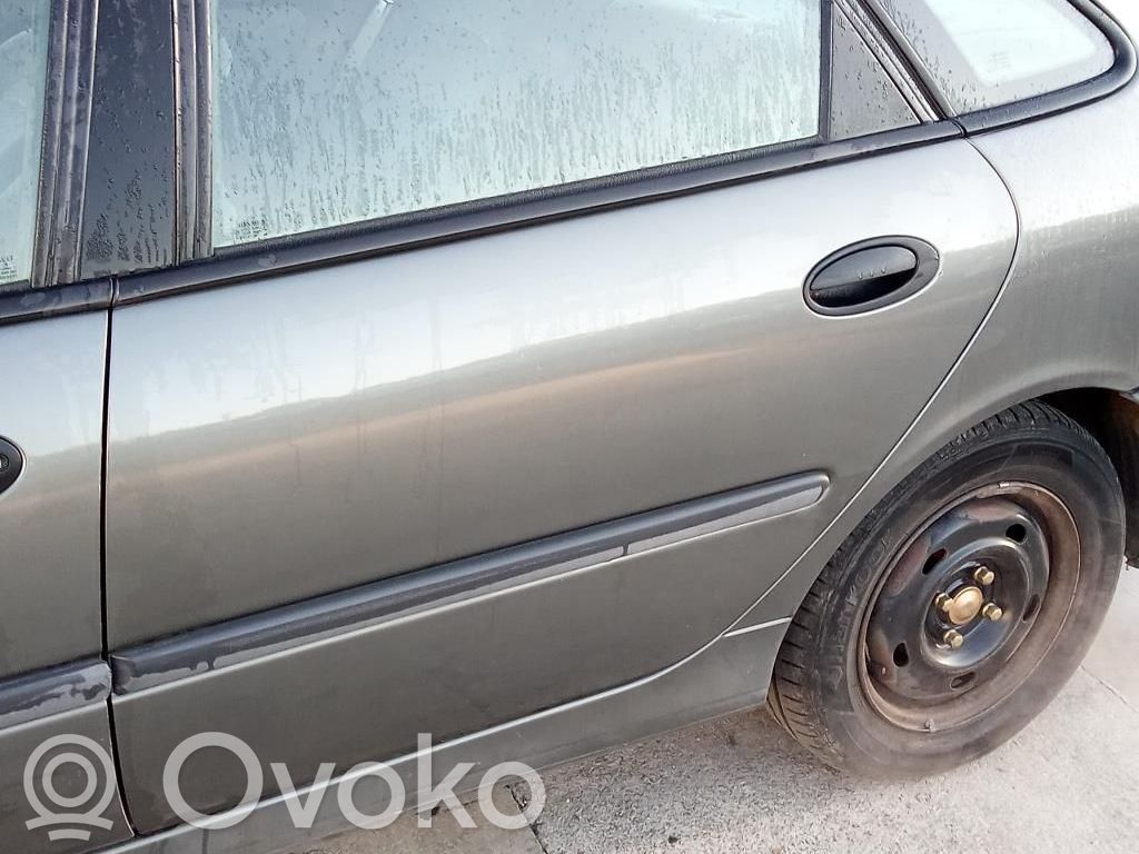Renault Laguna I Puerta trasera 