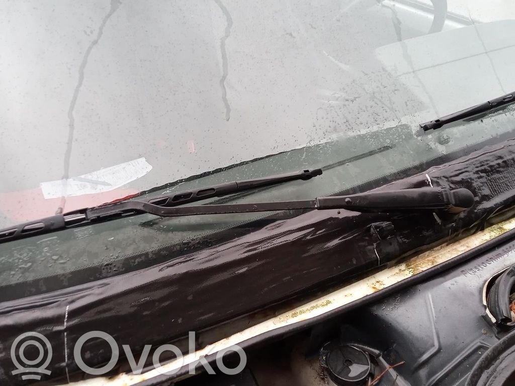 Renault Express Front wiper blade arm 