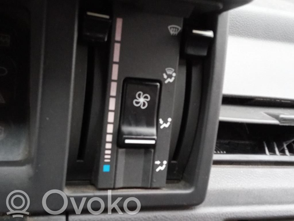 Renault Express Climate control unit 
