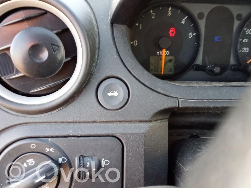 Ford Fiesta Interruptor para abrir la puerta trasera 