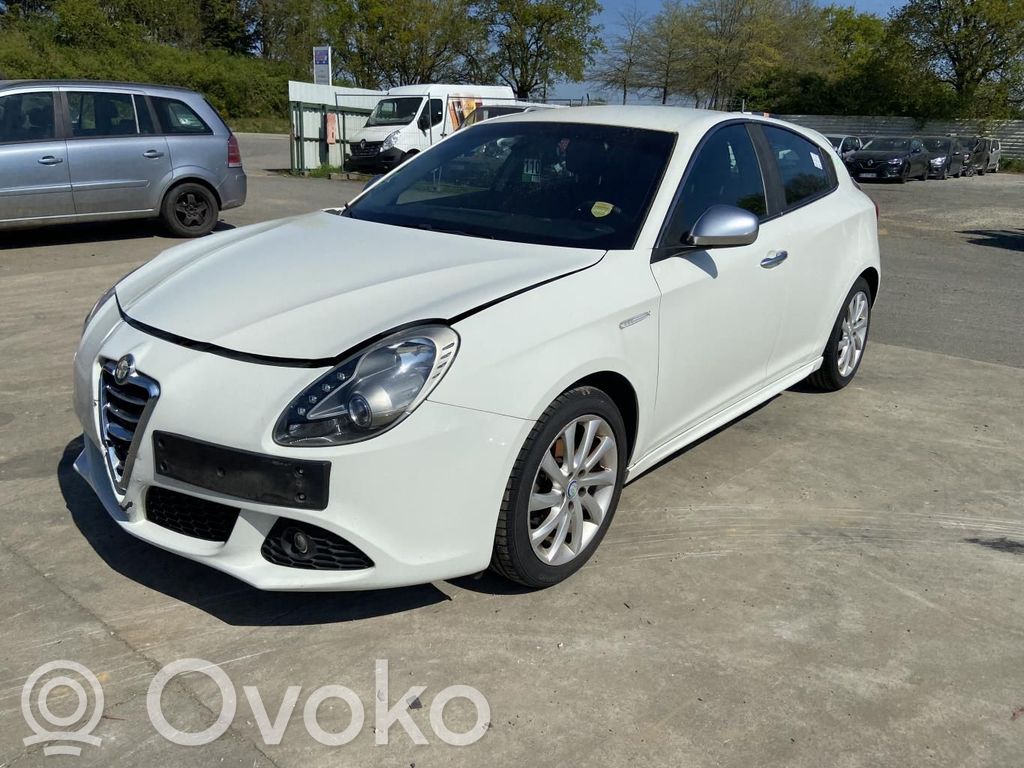 Alfa Romeo Giulietta Etujarrusatula 
