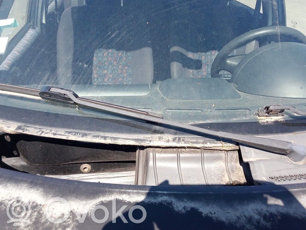 Opel Corsa B Front wiper blade arm 