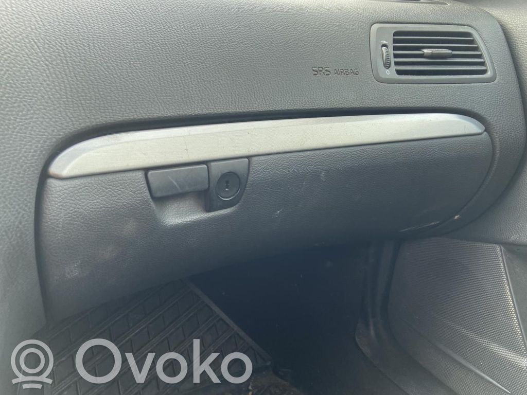 Volvo V70 Juego guantera 