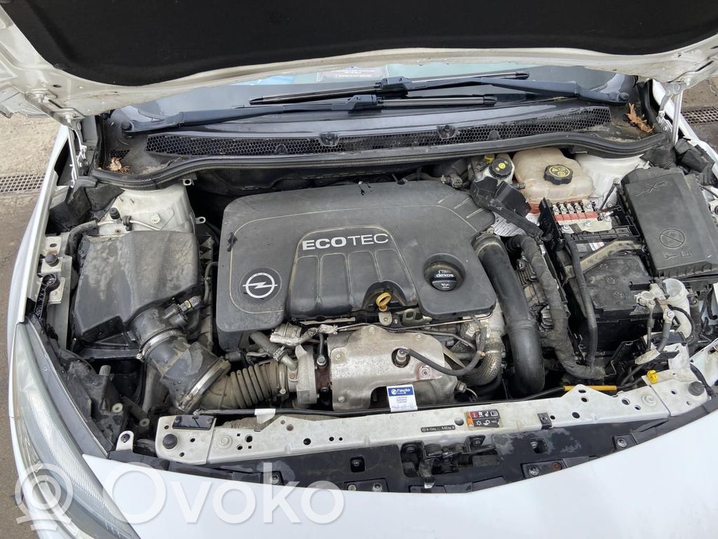 Opel Astra J Generatorius 