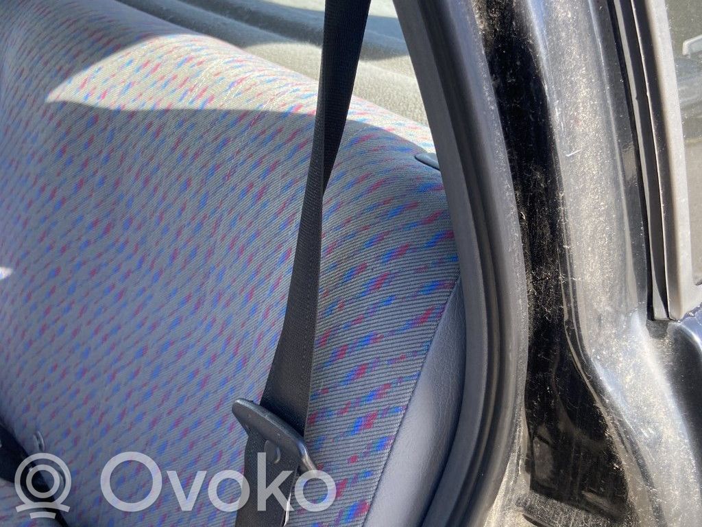 Opel Corsa B Cinturón trasero 