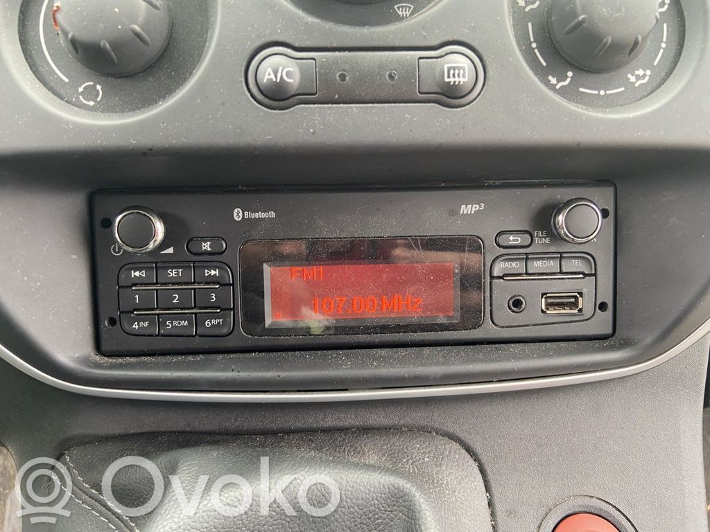 Renault Kangoo II Panel / Radioodtwarzacz CD/DVD/GPS 
