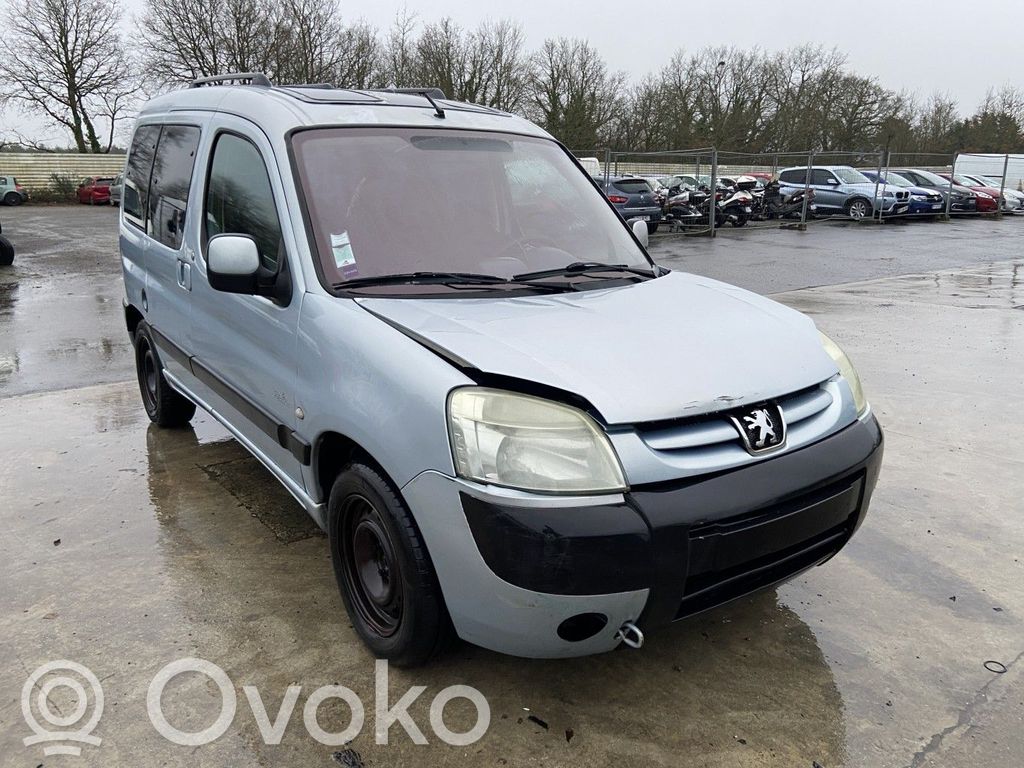 Peugeot Partner Priekinis traversas 