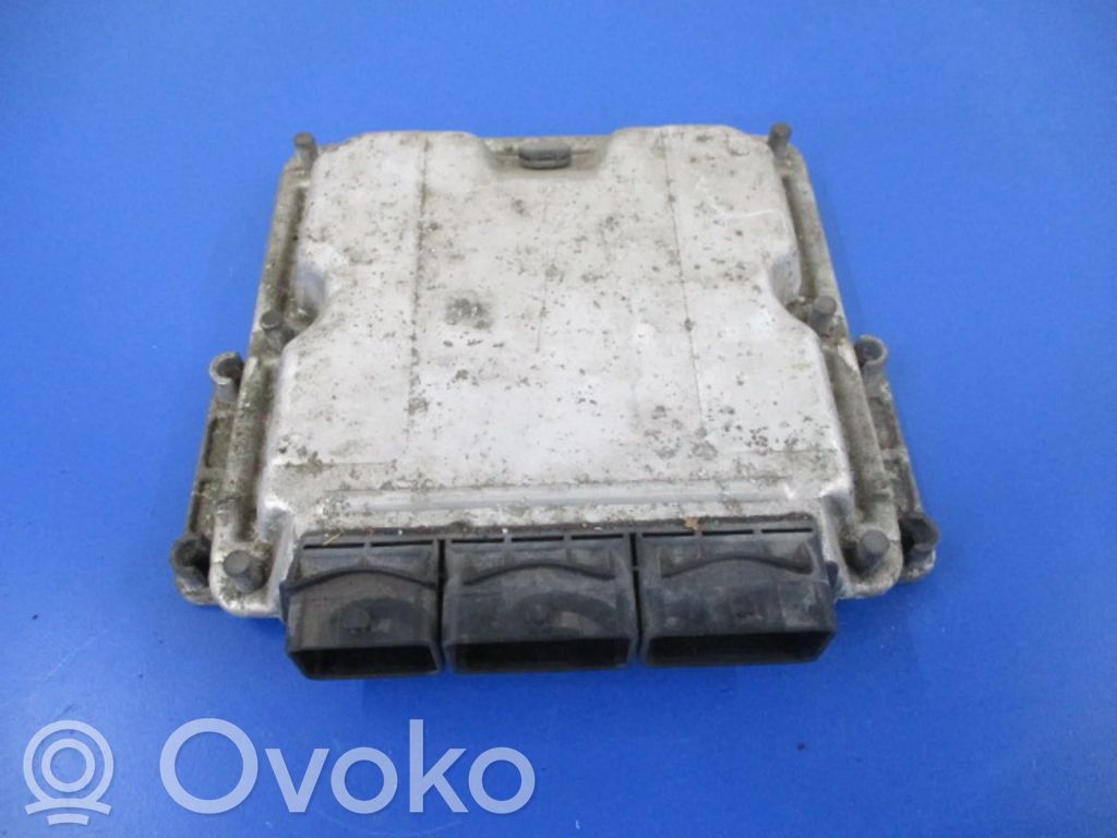 Unitate control motor/modul ECU   8200211711,8200211711