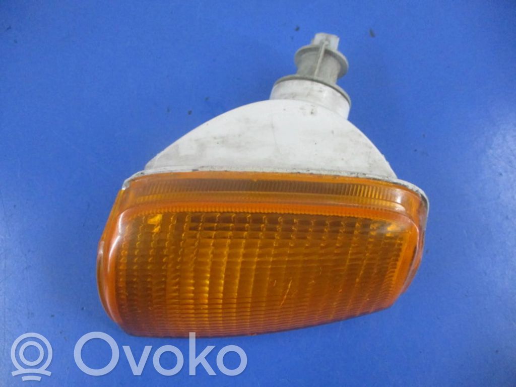 Volkswagen Polo II 86C 2F Semnalizator față 