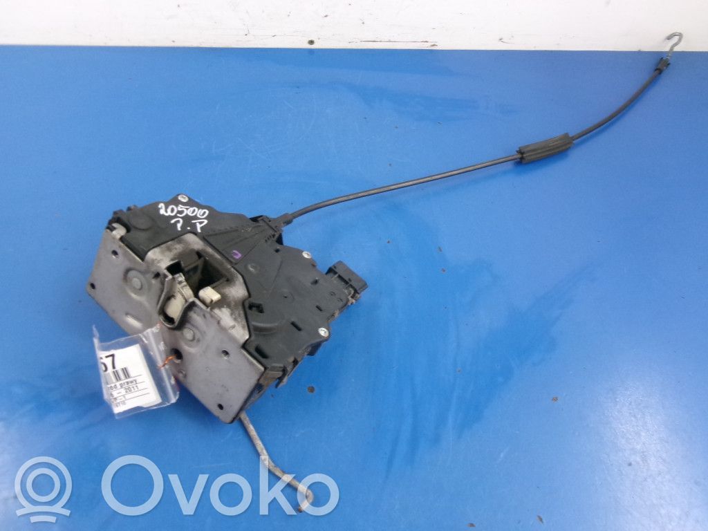 Opel Corsa D Priekšpusē slēdzene 