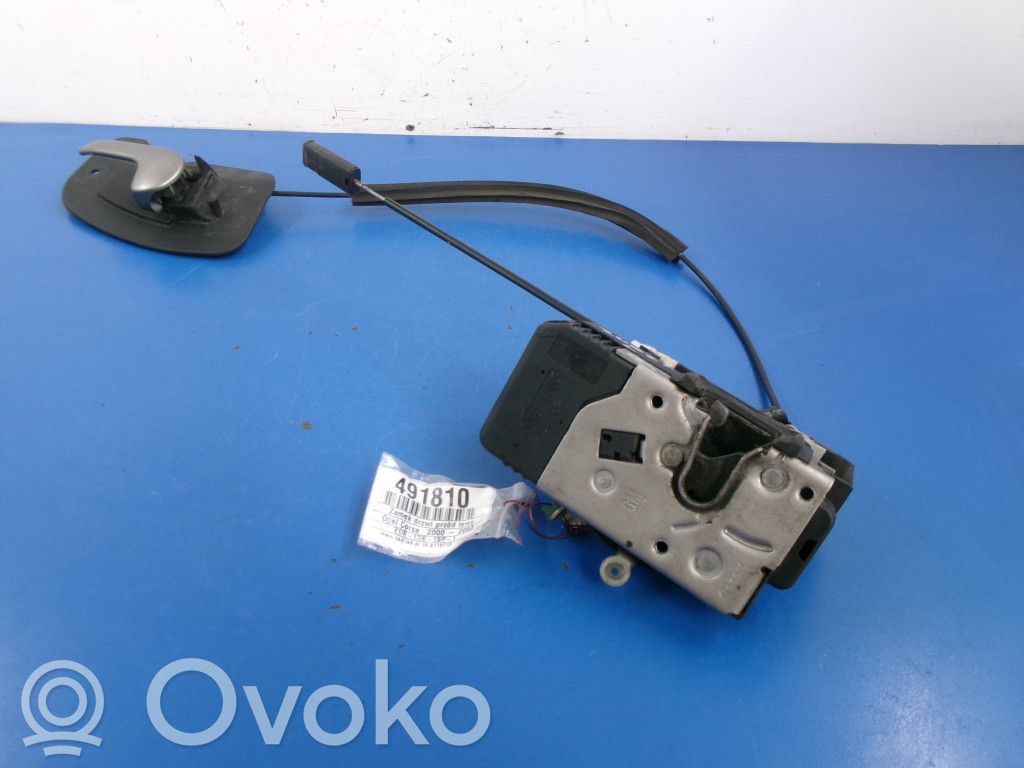 Opel Corsa C Priekšpusē slēdzene 