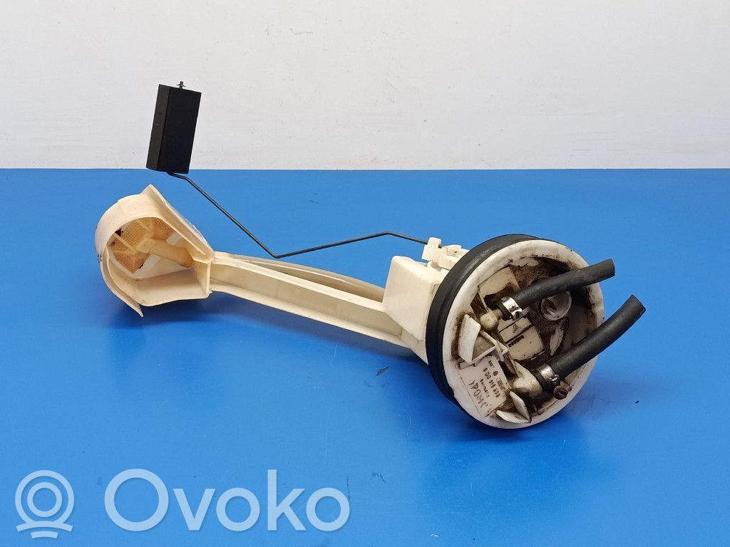 Audi A4 S4 B5 8D Bomba interna de combustible 