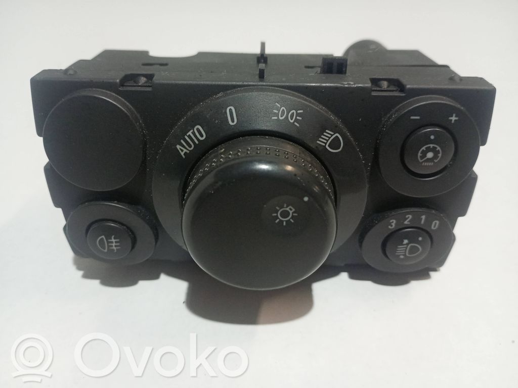 Opel Astra H Light switch 