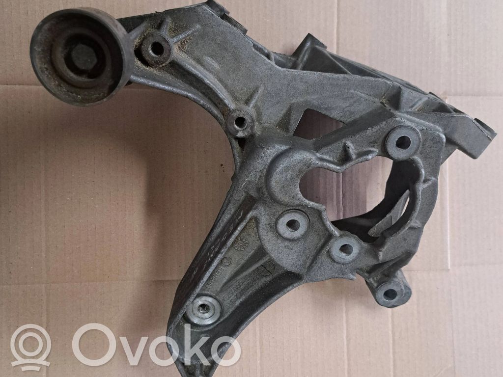 Renault Megane I Engine mounting bracket 