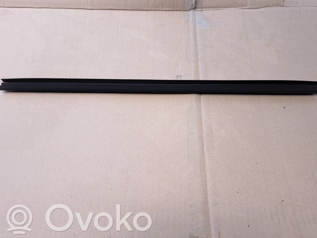 Opel Corsa C Listwa / Uszczelka szyby drzwi tylnych 