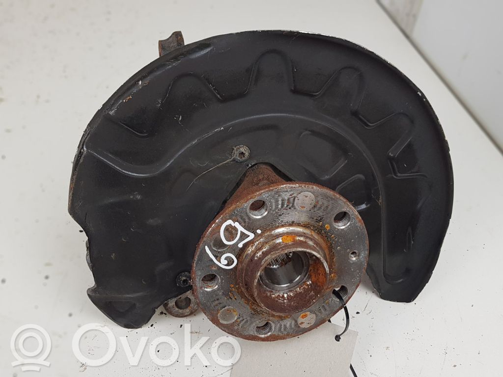 Front wheel hub spindle knuckle