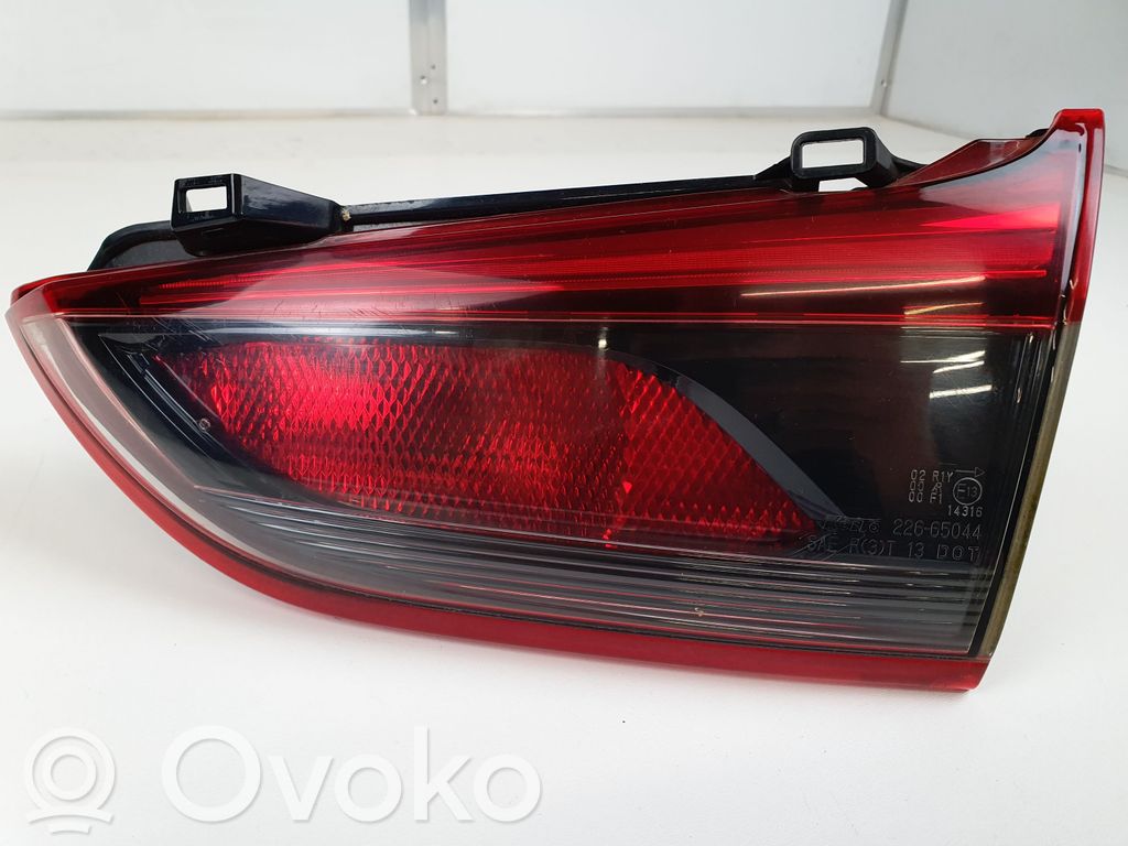 Tailgate rear/tail lights