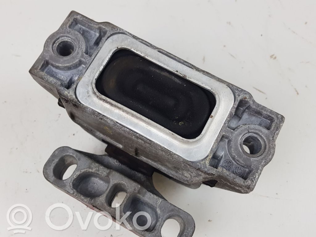 Volkswagen Golf Plus Engine mount bracket 