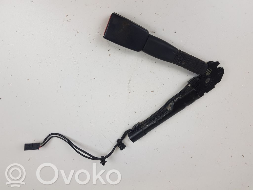 Etuistuimen turvavyön solki   33037877D