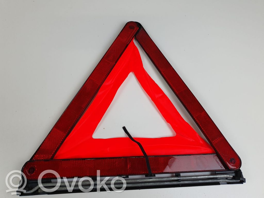 BMW 5 E60 E61 Avarinis ženklas 